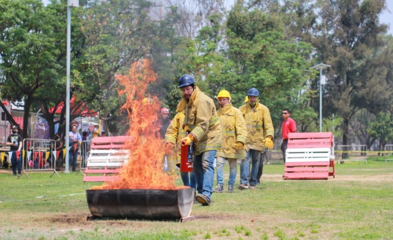  Instruye Heroico Cuerpo de Bomberos a empresas e instituciones en materia de actuación contra siniestros