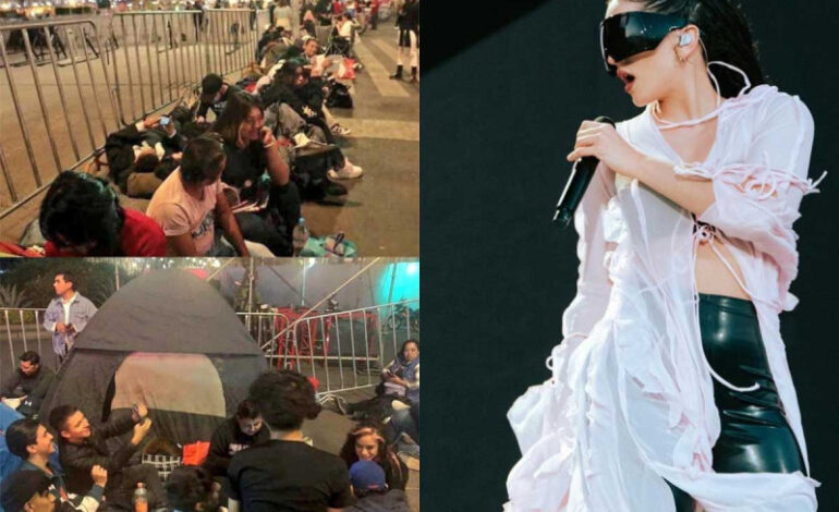  Fans de Rosalía duermen en las calles para alcanzar un buen lugar en concierto en el Zócalo