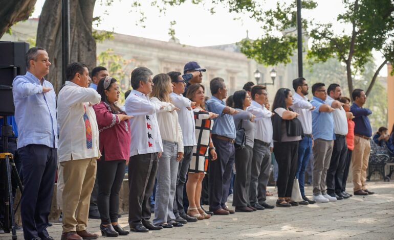  En honor a su patriotismo, el gobierno capitalino rinde homenaje a Antonio de León