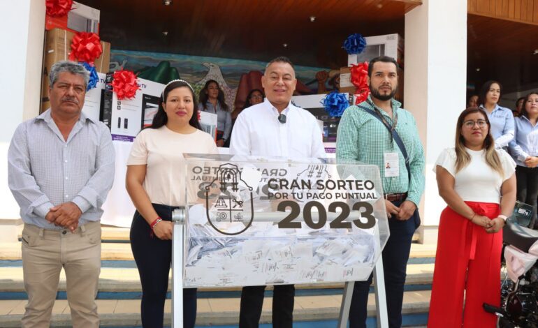  Premia Ayuntamiento de Xoxocotlán a contribuyentes cumplidos