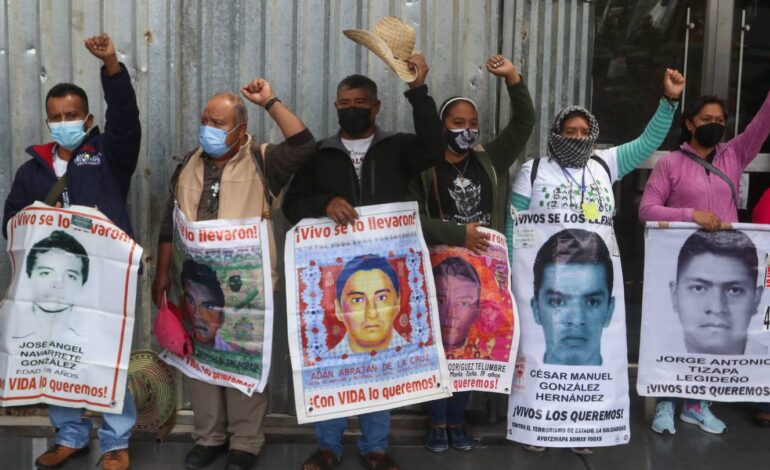  Detienen a 8 de 16 militares buscados por caso Ayotzinapa