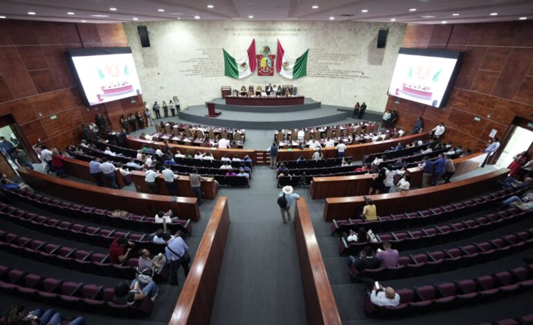  Congreso avala cambio de regidor en Santiago Llano Grande