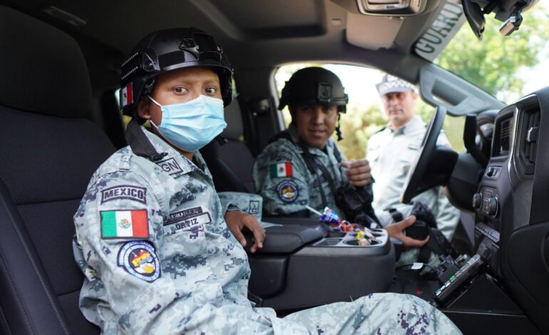  Julio César, adolescente con leucemia, cumple sueño como Guardia Nacional por un día