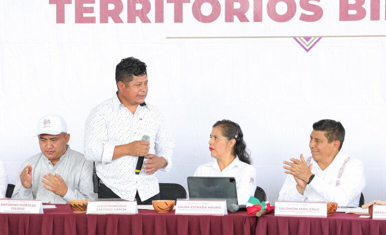  Ofrece Salomón Jara trabajo e inversiones para que Santa Lucía Miahuatlán despunte en desarrollo