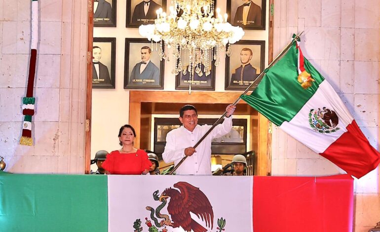  Salomón Jara da Grito de Independencia; celebra Oaxaca la Primera Transformación