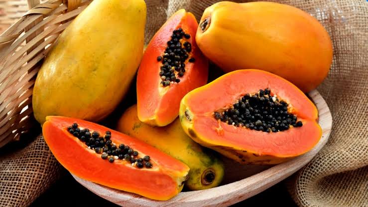 ¿Por qué es bueno desayunar papaya en las mañanas? Te damos 5 razones