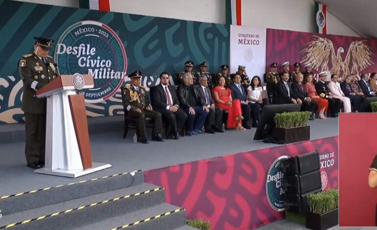  AMLO encabeza ceremonia del 213 aniversario de la Independencia de México