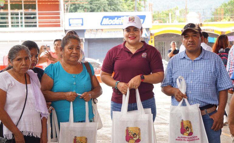  Arrancan IEEA y Coreturo programa Alfabetización para el Bienestar en Valle Nacional