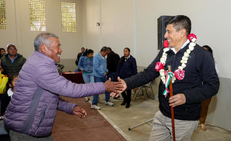  Anuncian inversión para obras educativas, campo y alimentación en San Juan Evangelista Analco