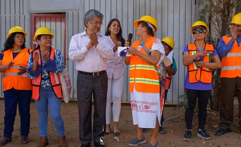  Con obras se mejoran condiciones de vida a vecinos de San Martín Mexicapam