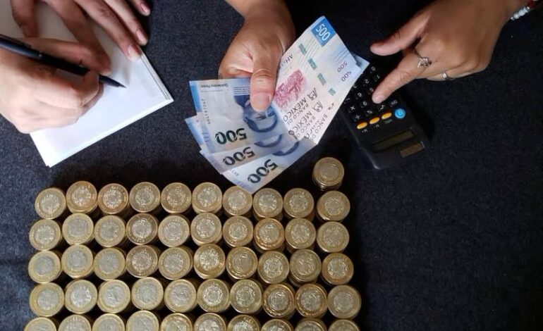  Salario ‘de hambre’: profesionistas ganan un promedio de 13 mil 500 pesos