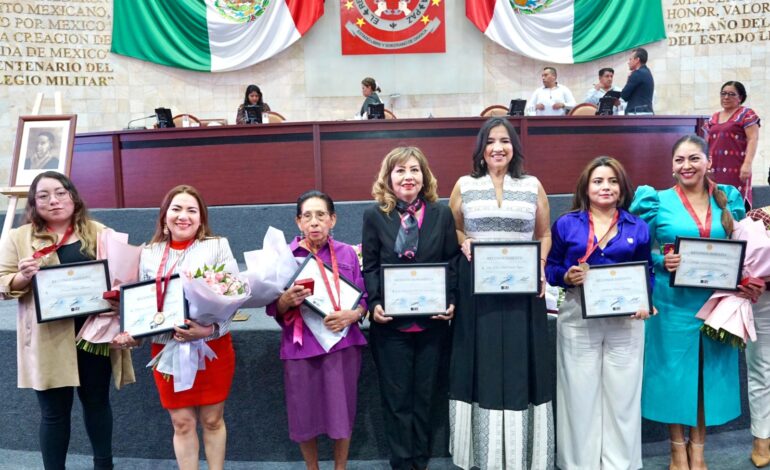  Cinco mujeres oaxaqueñas son reconocidas con la medalla “Juana Catalina Romero Egaña”