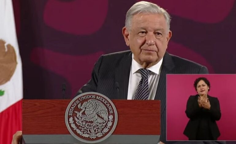  AMLO anuncia incremento salarial del 10 por ciento a docentes de educación básica