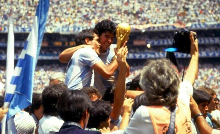  ¡Subastarán joya de Maradona! El Balón de Oro de México 1986