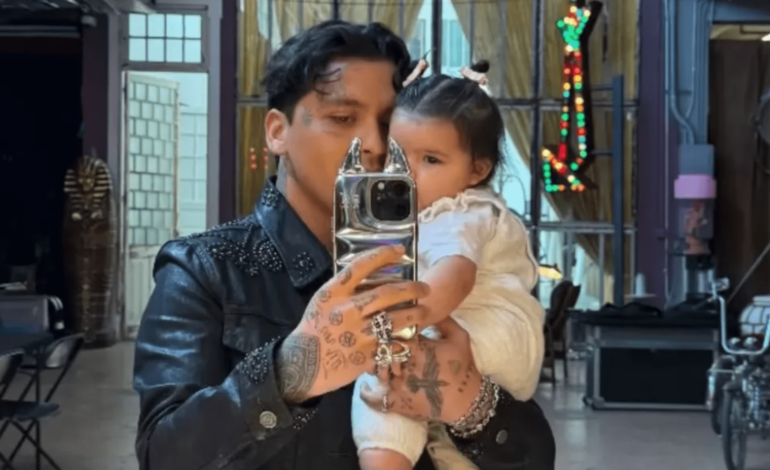  Christian Nodal celebra Día del Padre con fotos de su hija Inti