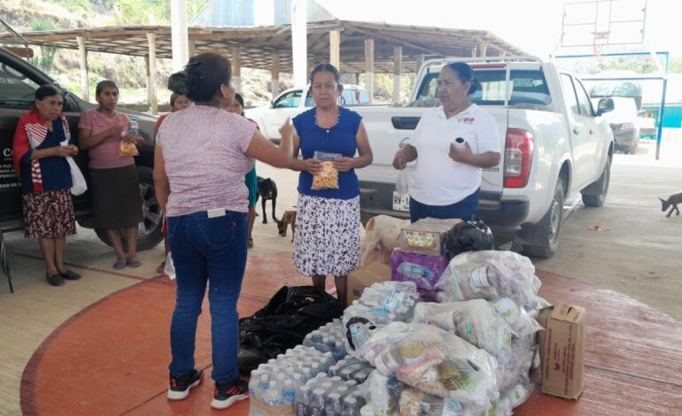  Entrega DIF Oaxaca alimentación solidaria a personas combatientes de incendios