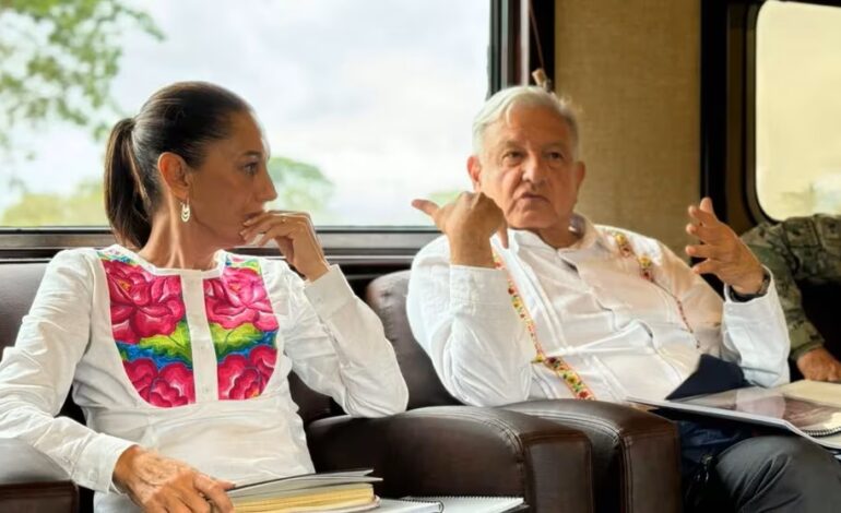  Claudia Sheinbaum se llena de aplausos tras ser llamada “futura comandanta suprema de las Fuerzas Armadas”