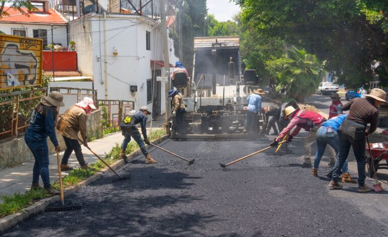  Refuerza Oaxaca de Juárez trabajos de bacheo y desazolve de calles por temporada de lluvias