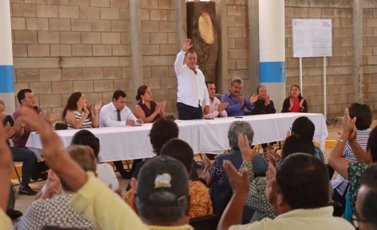  Aplauden locatarios del Mercado Santa Elena desempeño de Dr. Chente Castellanos