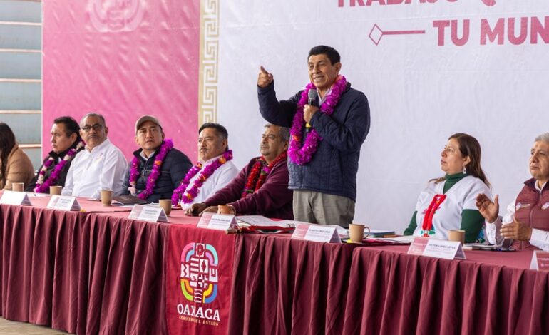  Invierte Gobierno de Oaxaca 9 mdp para educación, viviendas y salud de San Antonio Huitepec