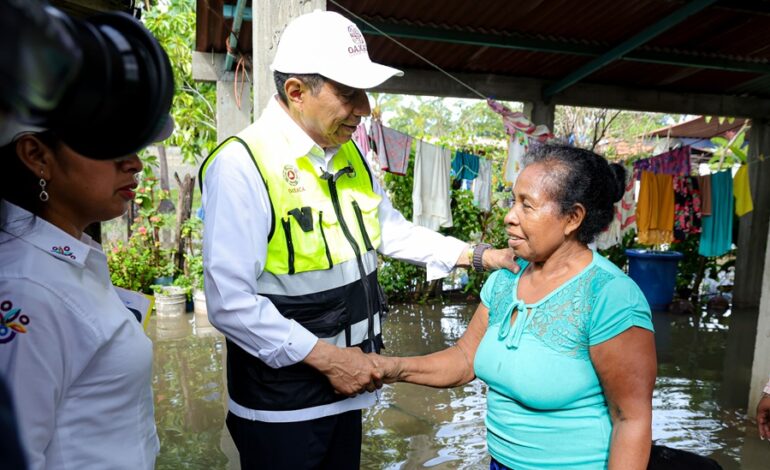  Continúa Salomón Jara recorriendo comunidades afectadas por “John”