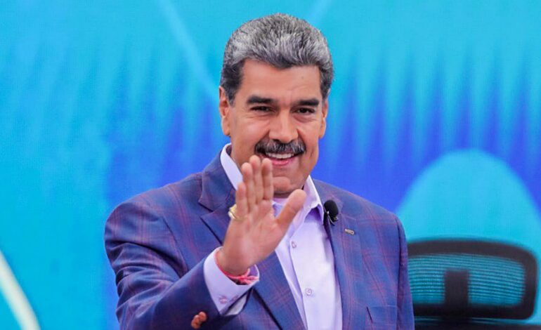  En medio de tensiones políticas, Maduro anuncia que adelanta la Navidad