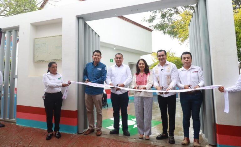  Presidenta del DIF Oaxaca y autoridades municipales, inauguran UBR en Xoxo