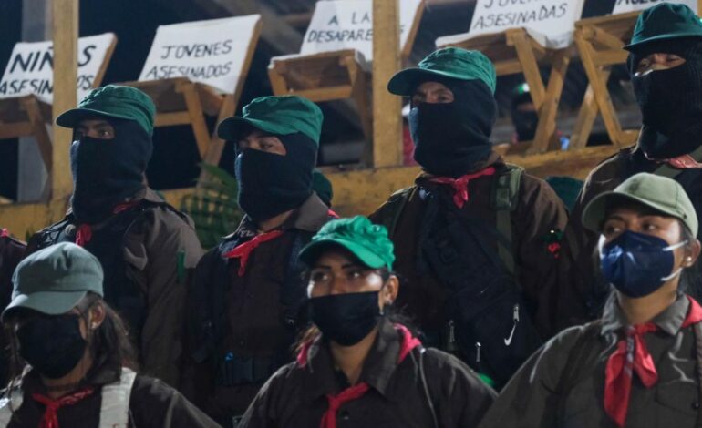  “Ni verdad ni justicia”: EZLN externa apoyo a padres de los 43 normalistas