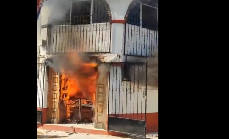  Indaga Fiscalía de Oaxaca incendio en Universidad del Mar en Puerto Escondido