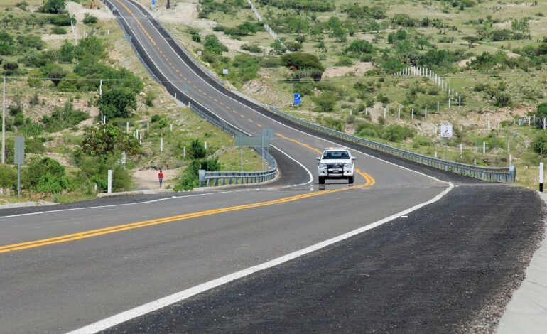 Anuncia Sheinbaum programa de bacheo con 4 mil mdp para carreteras federales