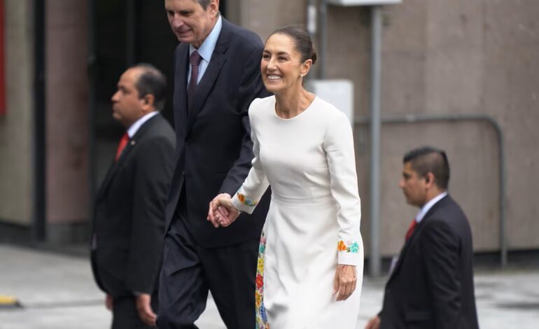  Claudia Sheinbaum lució vestido oaxaqueño en toma de posesión: Precio y de qué está hecho