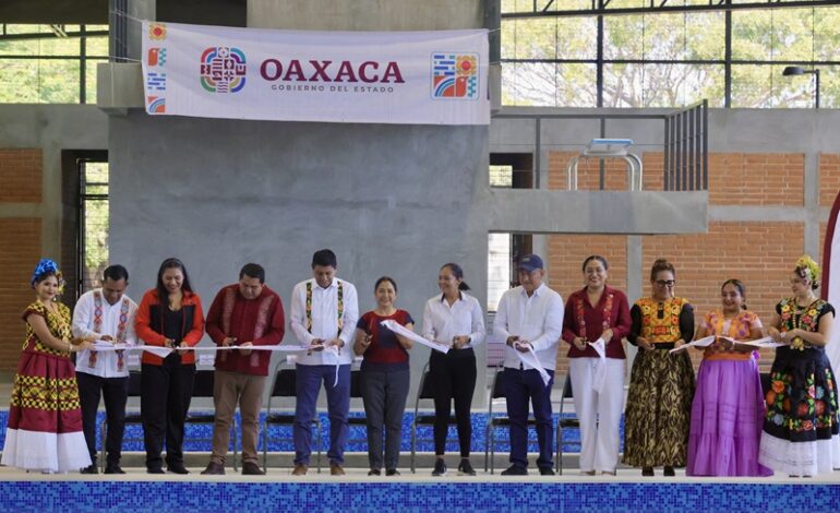 Inaugura Gobernador Salomón Jara Unidad Deportiva Cheguigo en Asunción Ixtaltepec