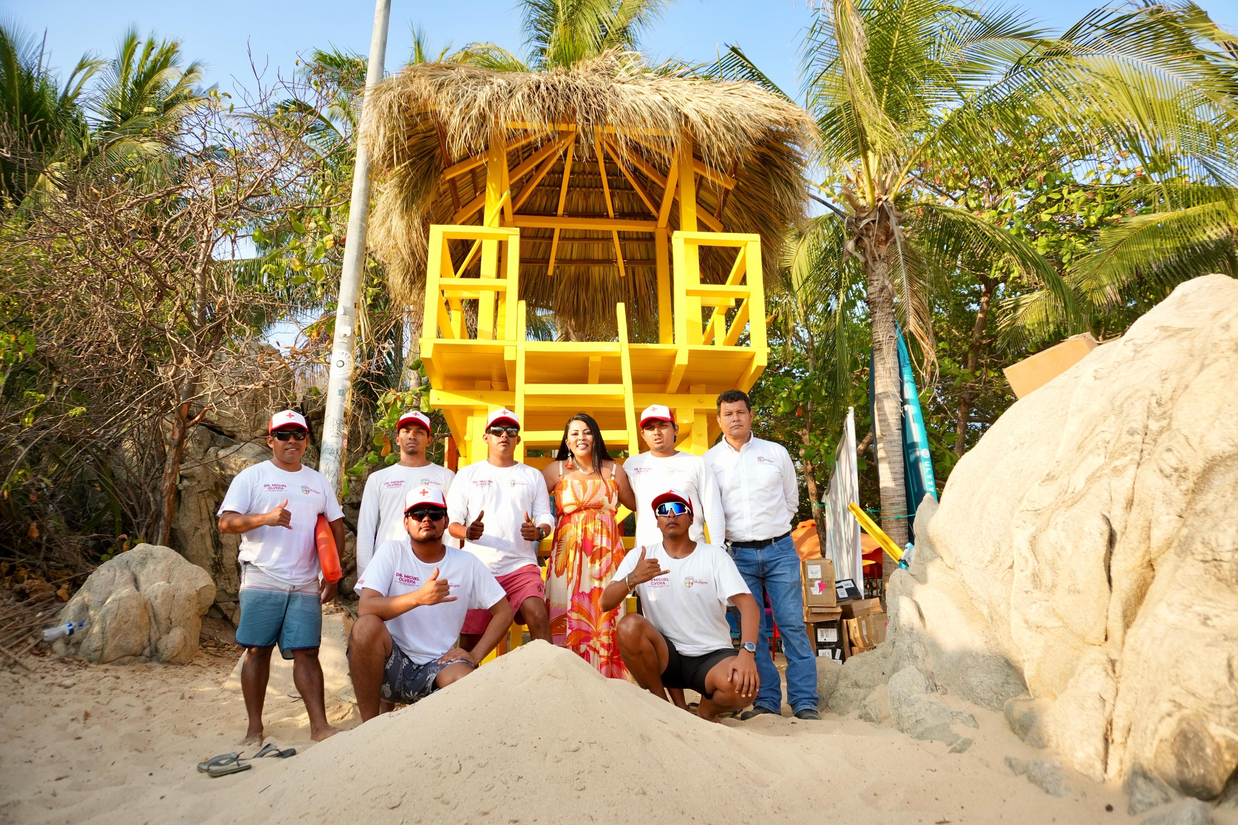 Entregan 10 torres salvavidas para garantizar la seguridad en las playas de Oaxaca