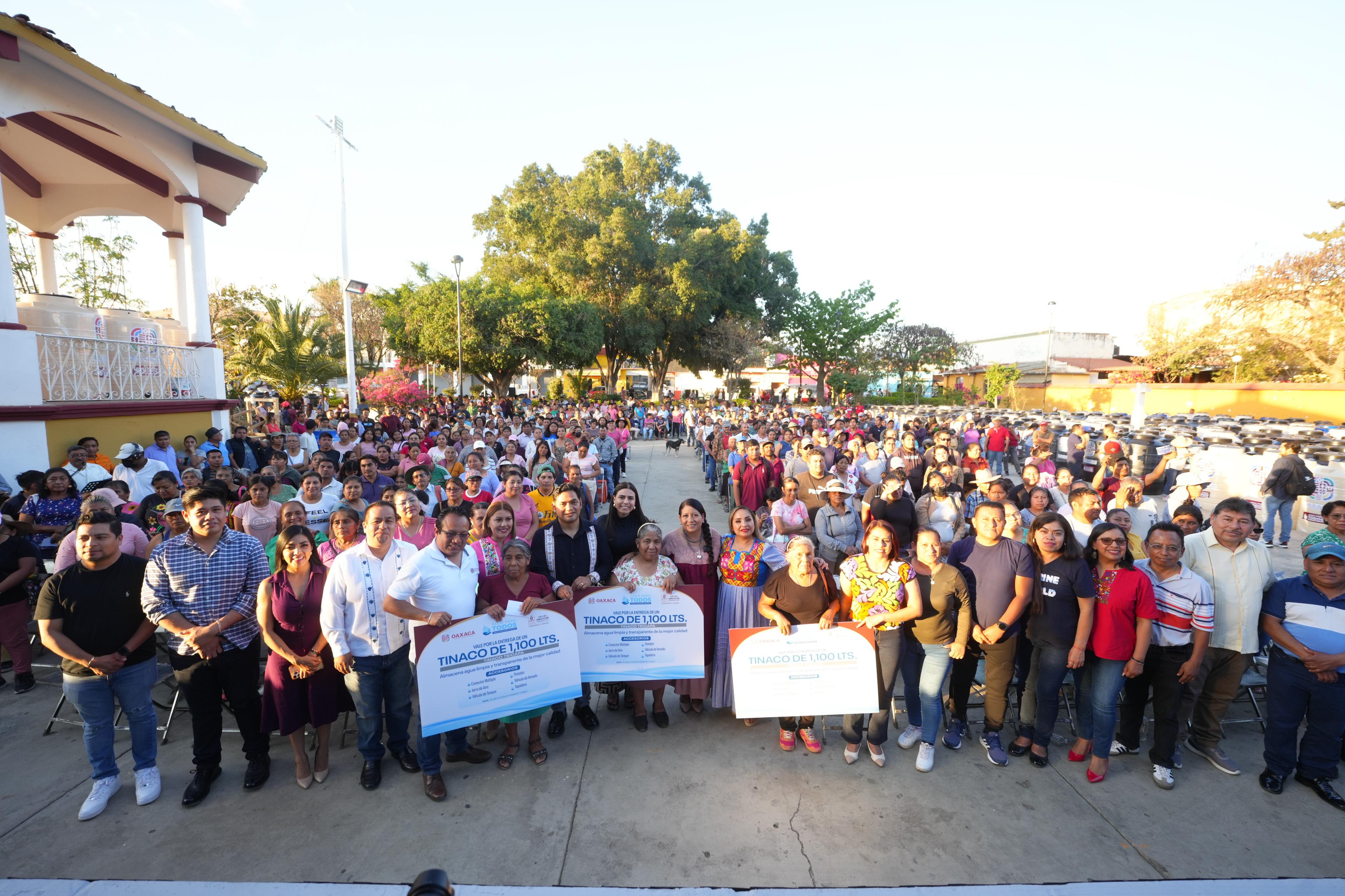 Agua para Todos 2025 avanza en Santa Cruz Xoxocotlán con la entrega de tinacos