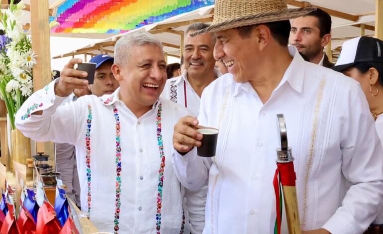 Refrenda Salomón Jara compromiso con cafeticultores para impulsar producción y comercialización del aromático