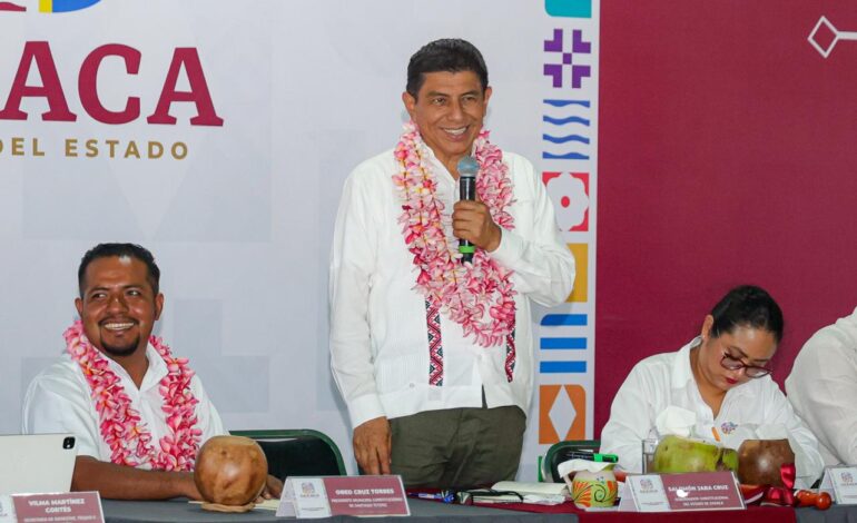 Con obras en escuelas y caminos, Salomón Jara Cruz construye el bienestar de Santiago Tetepec