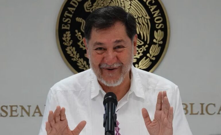 Fernández Noroña niega que prohibición de viajes en primera clase en Morena sea dirigida a él: “no me queda el saco”