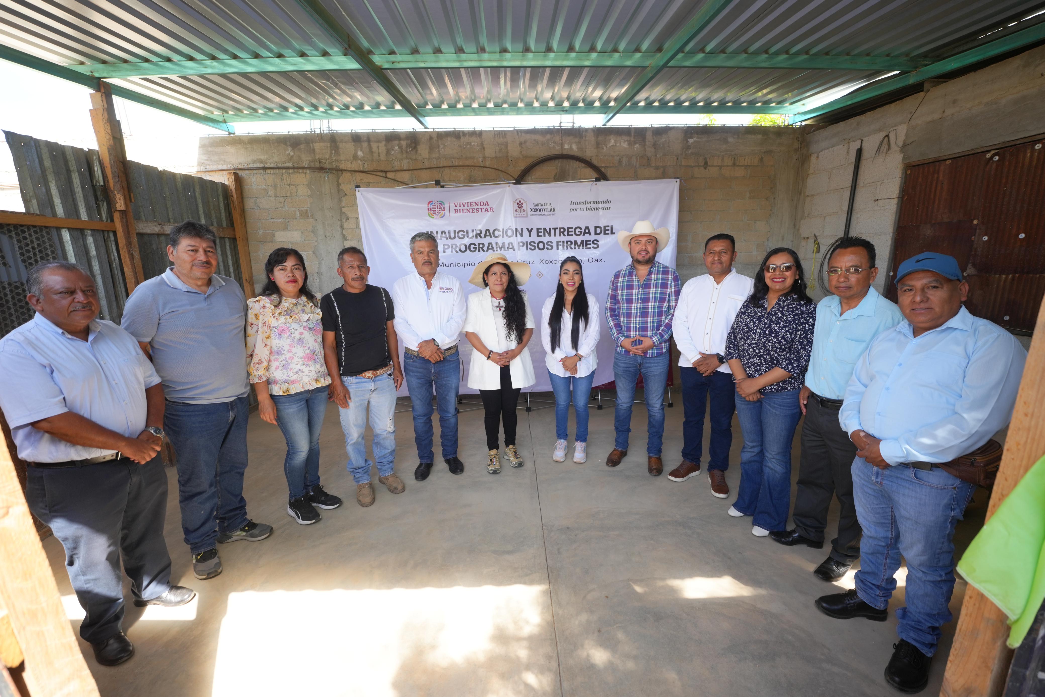 Entregan Pisos Firmes en Xoxocotlán; benefician a más de 130 familias
