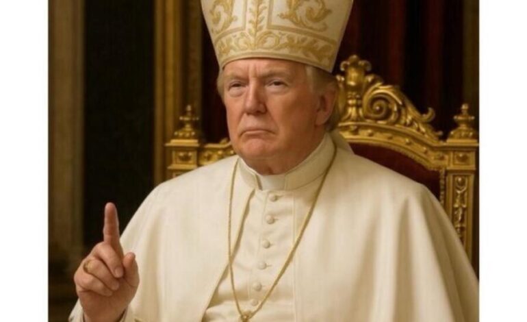 ¿Trump “se pone” la sotana papal?