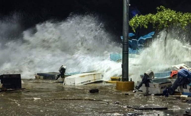  Reportan 3 pescadores desparecidos en Tututepec, Oaxaca