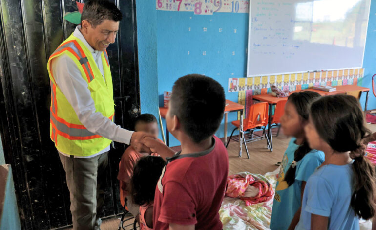  La Costa está de pie, supervisa Salomón Jara Cruz distribución de ayuda a comunidades afectadas por “Erick”