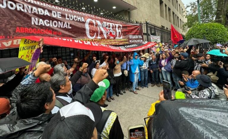  CNTE anuncia que mantiene paro
