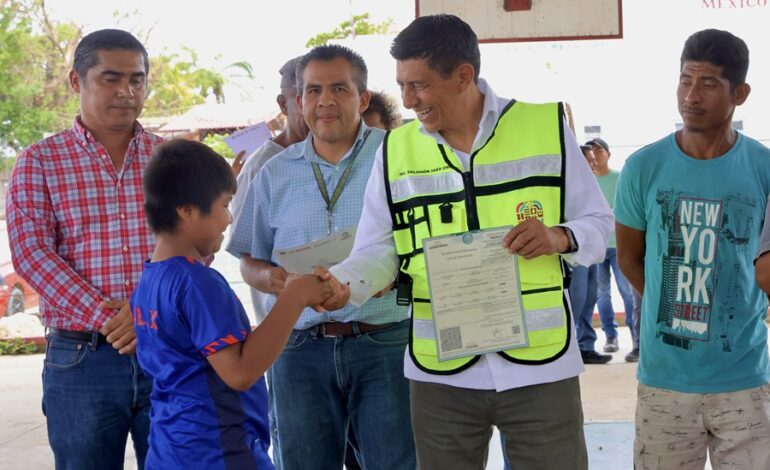  Garantiza Salomón Jara Cruz apoyo total a personas damnificadas por huracán Erick