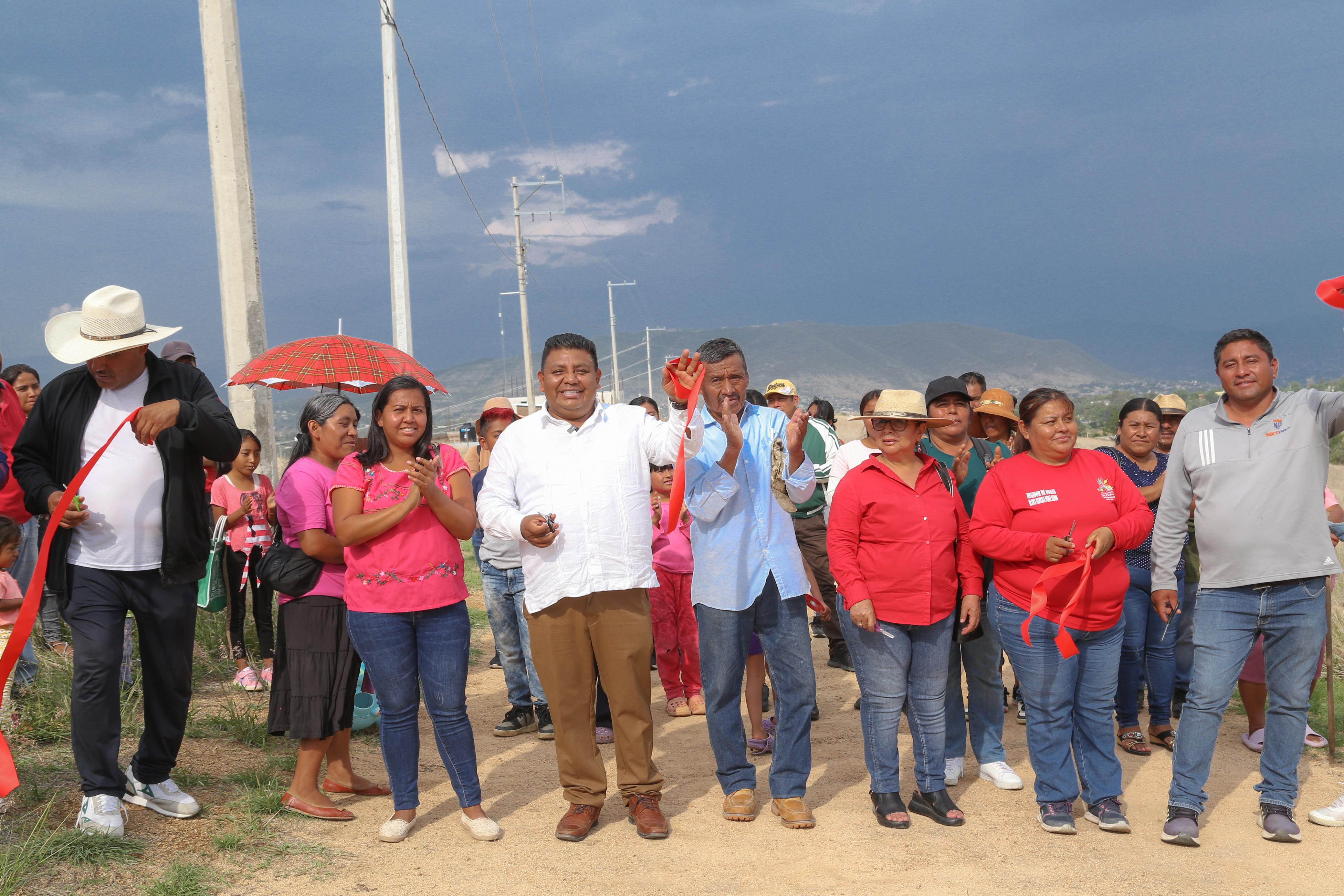 En San Pedro Ixtlahuaca se transforman vidas con ampliación de red eléctrica