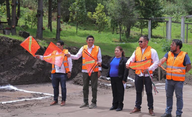  Arranca Gobernador Salomón Jara Cruz construcción de techado en Cecyteo de San Mateo Río Hondo