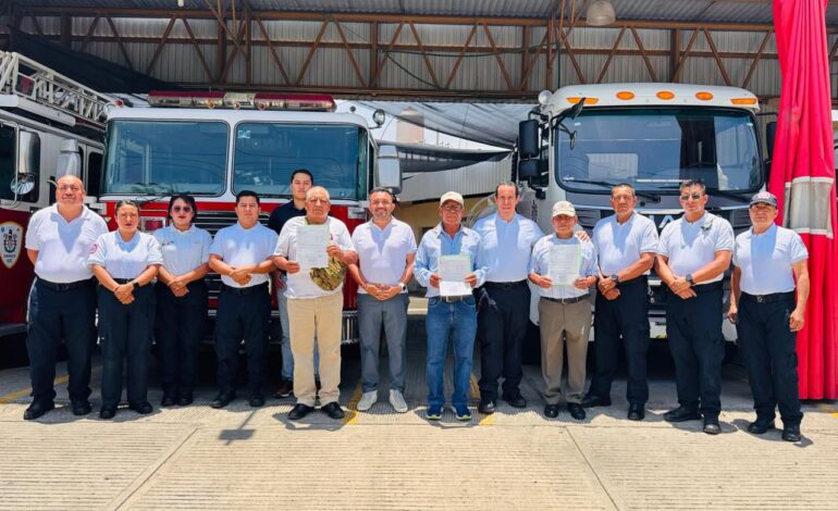  Entrega Gobierno de Oaxaca constancias a pensionados del Cuerpo de Bomberos para acceder a servicios médicos