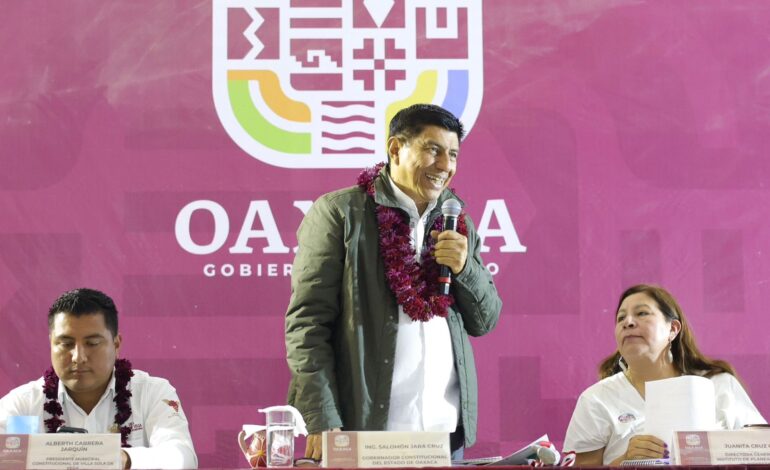  Fortalece Salomón Jara Cruz la educación en Sola de Vega con obras y equipamiento escolar