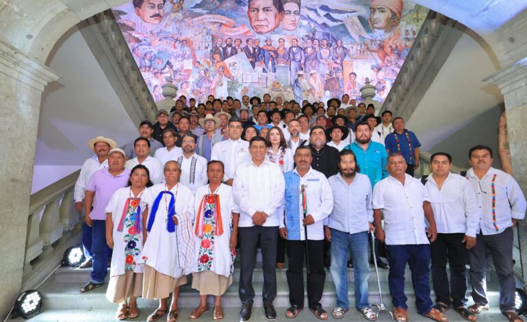  Inicia Gobernador Salomón Jara Cruz proceso para registro y protección del diseño de huaraches de Yalálag