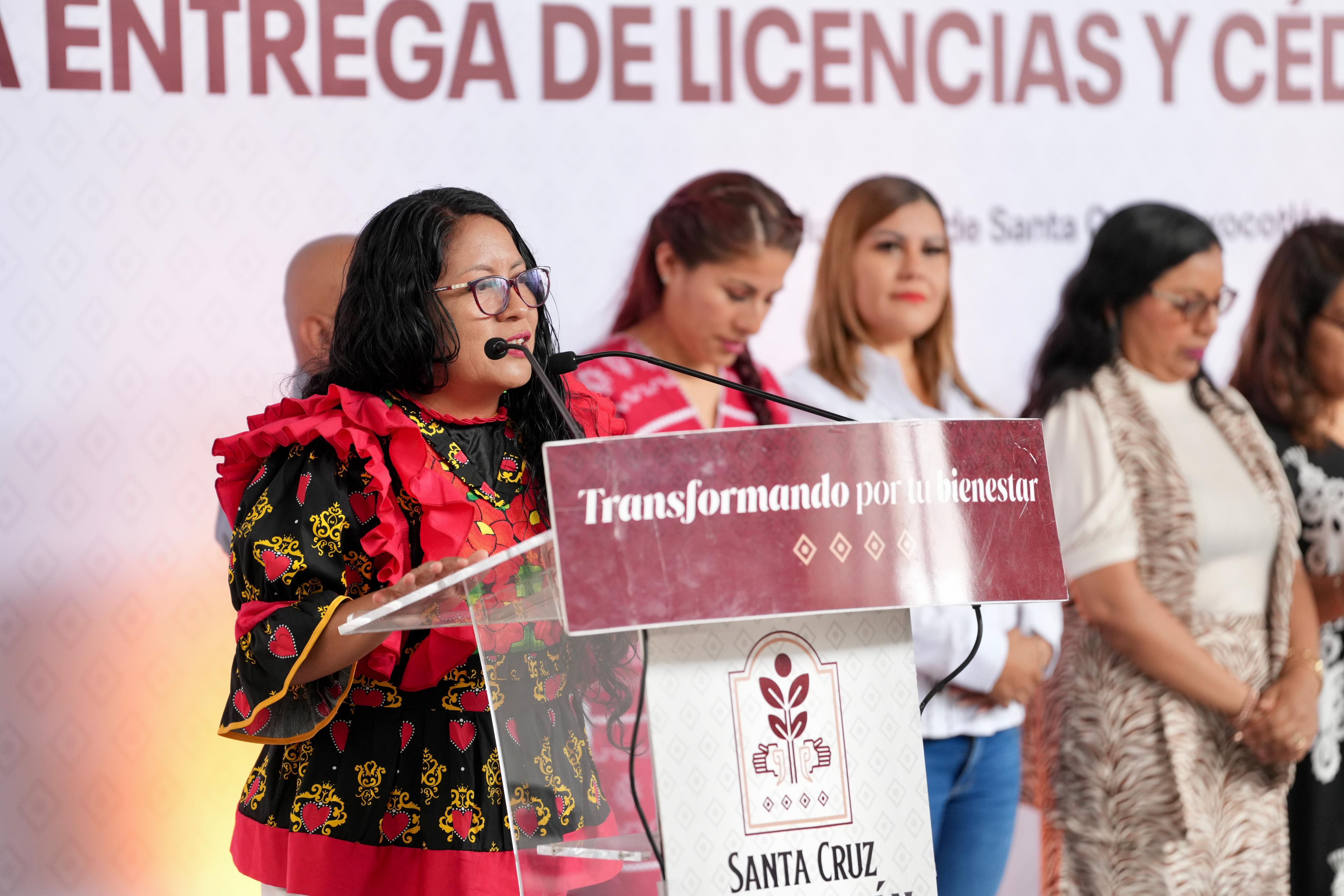  Xoxocotlán fortalece economía local con entrega de licencias y cédulas comerciales