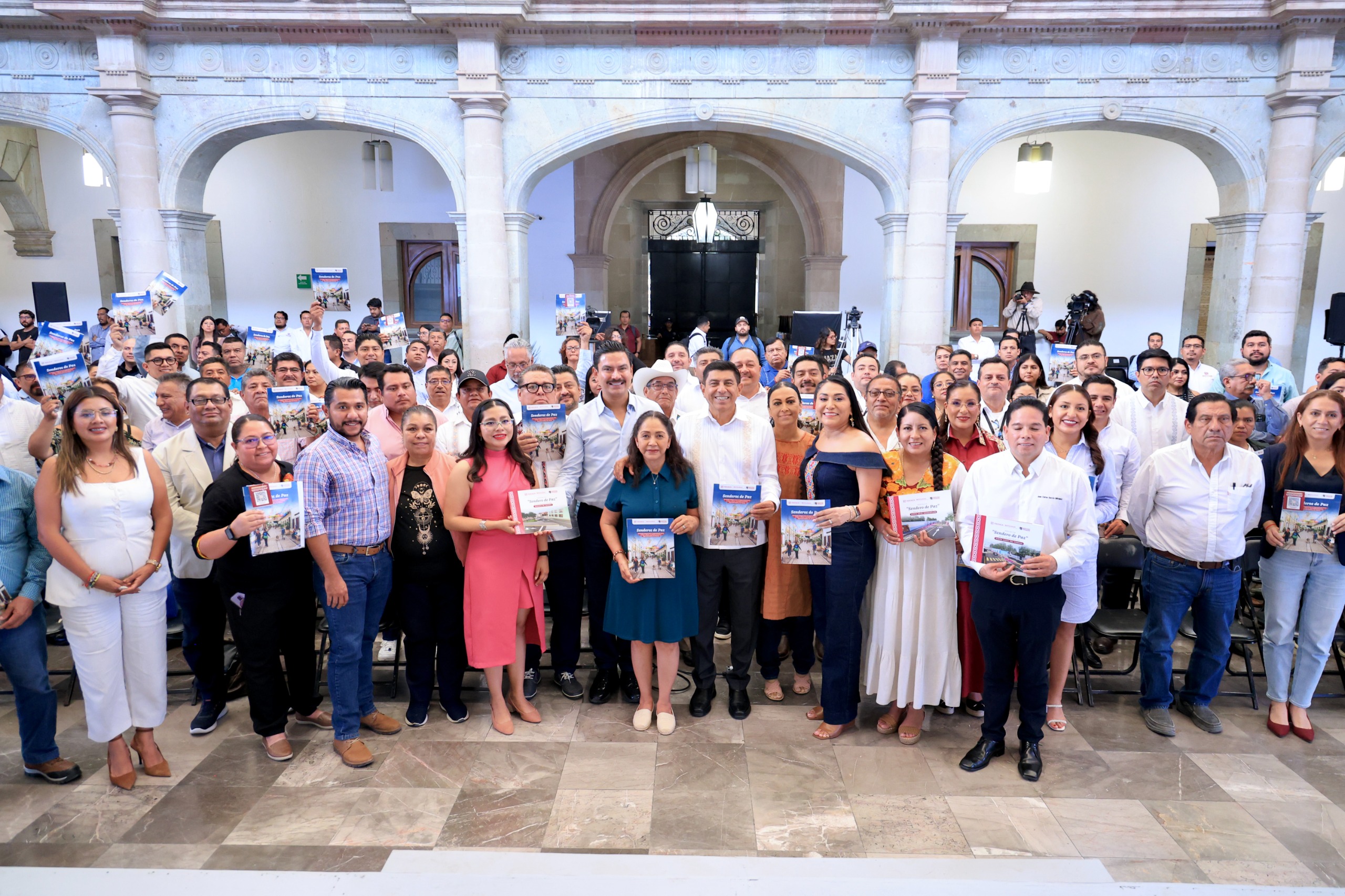  Recibe Nancy Benítez proyecto Senderos de Paz por la transformación del espacio público